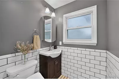 2878 Foxwood Drive, Maryland Heights, MO 63043 - Photo 10