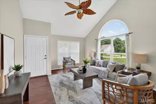 160 Hunters Run Ct, Eureka, MO 63025 - Photo 2