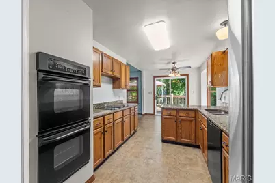 239 Chianti Court, Florissant, MO 63031 - Photo 8