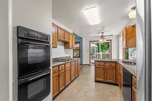 239 Chianti Ct, Florissant, MO 63031 - Photo 8