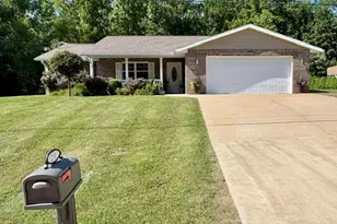 210 Stone Rdg Dr, Hannibal, MO 63401 - Photo 2