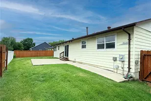 1052 Deleon Ct, Fenton, MO 63026 - Photo 2