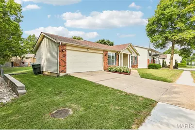 11 Laurelwood Drive, Saint Peters, MO 63376 - Photo 2