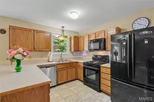 2113 Dettmer Pl, Florissant, MO 63031 - Photo 6