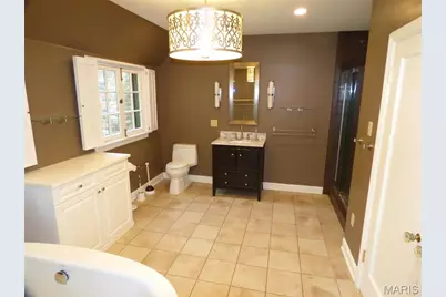 9 Bellerive Acres, Bellerive, MO 63121 - Photo 22