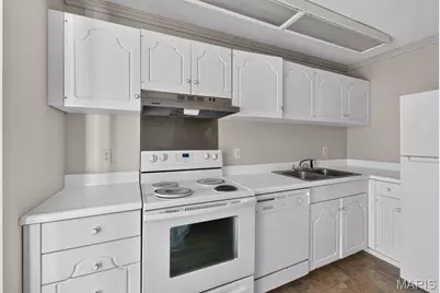 942 Guelbreth Lane #300, Creve Coeur, MO 63141 - Photo 10