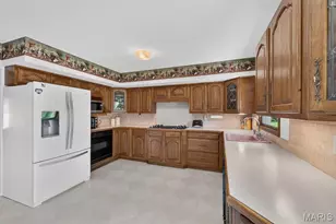 2534 Baltusrol Dr, Saint Louis, MO 63129 - Photo 8