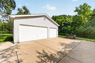 2534 Baltusrol Dr, Saint Louis, MO 63129 - Photo 30