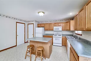 25 Spanish Oak Ct, Troy, MO 63379 - Photo 2