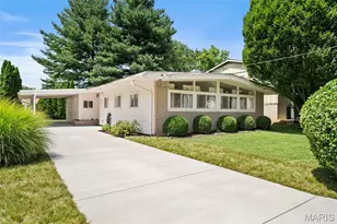2137 East Dr, Crystal Lake Park, MO 63131 - Photo 2
