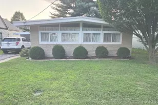 2137 East Dr, Crystal Lake Park, MO 63131 - Photo 2