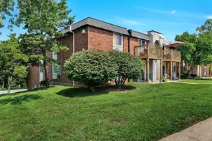 2741 Westphalia Ct, Saint Louis, MO 63129 - Photo 2