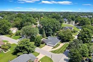 11 Rue Grand Dr, Lake Saint Louis, MO 63367 - Photo 2