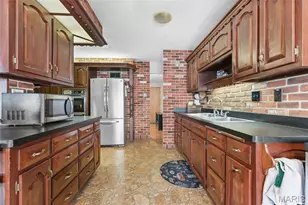 2106 Box Dr, Saint Louis, MO 63125 - Photo 10