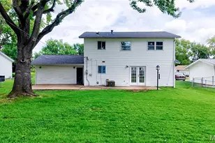 750 Lamplight Ln, Hazelwood, MO 63042 - Photo 2