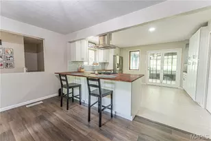 6310 Heintz Rd, Oakville, MO 63129 - Photo 10