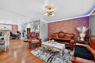 207 Marilyn Estates Dr, Saint Louis, MO 63123 - Photo 4