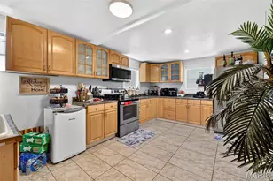 207 Marilyn Estates Dr, Saint Louis, MO 63123 - Photo 8