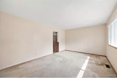 21 Saint Henry Court, Saint Charles, MO 63301 - Photo 4