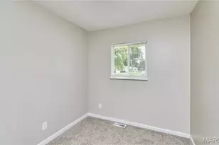 1915 Curtis Ct, Saint Louis, MO 63031 - Photo 14