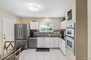 11722 Holly Springs Dr, Saint Louis, MO 63146 - Photo 6