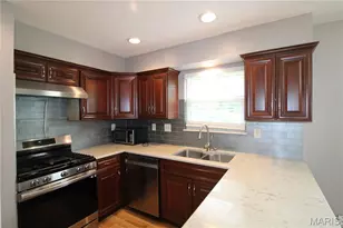 912 Oakwood Farms Ln, Ballwin, MO 63021 - Photo 10