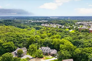 37 Kennerly Manor Dr, Saint Louis, MO 63128 - Photo 8