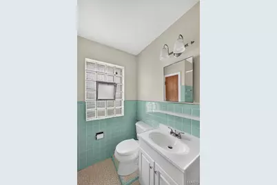 105 N Elm Street, Ballwin, MO 63011 - Photo 20
