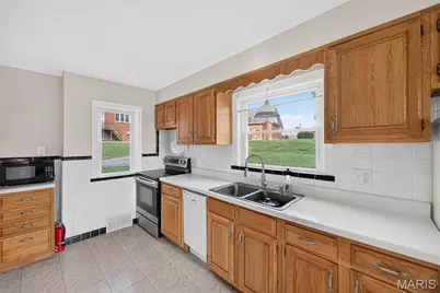105 N Elm Street, Ballwin, MO 63011 - Photo 14
