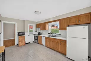 105 N Elm St, Ballwin, MO 63011 - Photo 10