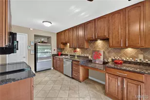 1706 Thorny Briar Dr, Creve Coeur, MO 63146 - Photo 12