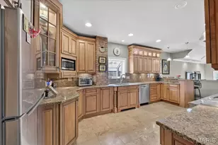 8686 Barby Ln, University City, MO 63124 - Photo 12