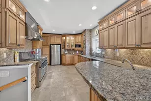 8686 Barby Ln, University City, MO 63124 - Photo 12