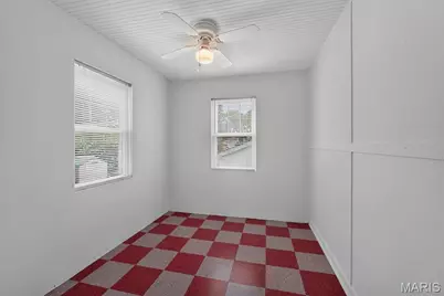 4327 Tyrolean Avenue, Saint Louis, MO 63116 - Photo 32