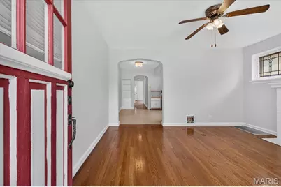 4327 Tyrolean Avenue, Saint Louis, MO 63116 - Photo 8