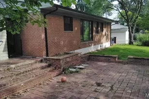 2 St Rose Ct, Florissant, MO 63031 - Photo 4