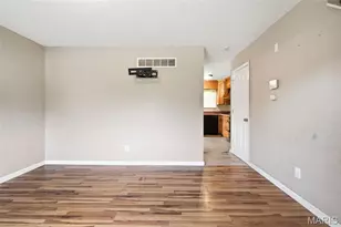 415 Hentschel Pl, Saint Louis, MO 63135 - Photo 4