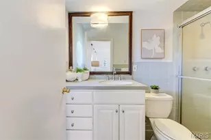 8016 Davis Dr, Saint Louis, MO 63105 - Photo 32
