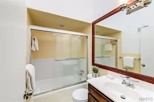 8016 Davis Dr, Saint Louis, MO 63105 - Photo 36