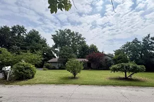 14 Country Fair Ln, Creve Coeur, MO 63141 - Photo 2