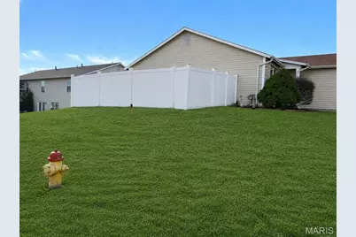 1461 Surrey Lane, Saint Peters, MO 63304 - Photo 2