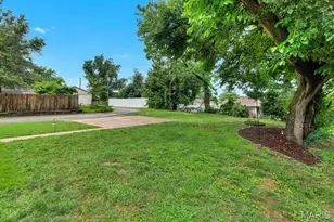 915 N Kingshighway St, Saint Charles, MO 63301 - Photo 30