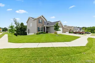 228 Burrograss Dr, Wentzville, MO 63385 - Photo 2