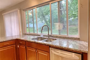 15237 Kempwood Dr, Chesterfield, MO 63017 - Photo 10