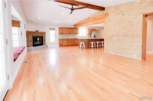 327 Royal Village Dr, Manchester, MO 63011 - Photo 10