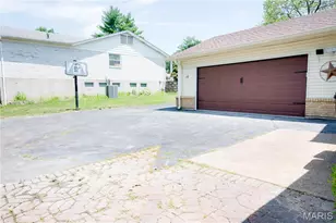 327 Royal Village Dr, Manchester, MO 63011 - Photo 42