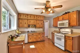 10600 St Xavier Ln, Saint Ann, MO 63074 - Photo 8