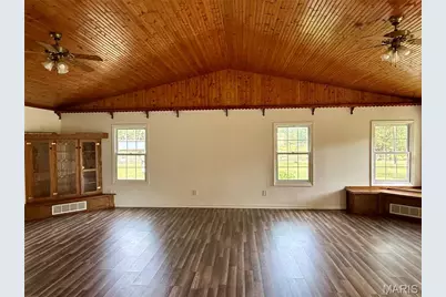 2803 Highway J, Bourbon, MO 65441 - Photo 10