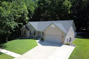 2062 Great Oaks Valley Dr, Wentzville, MO 63385 - Photo 2