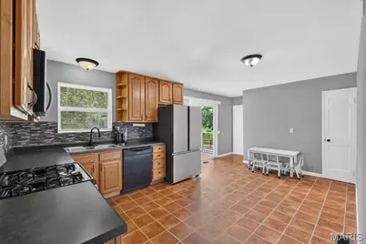 1540 Leisure Drive, Florissant, MO 63031 - Photo 8